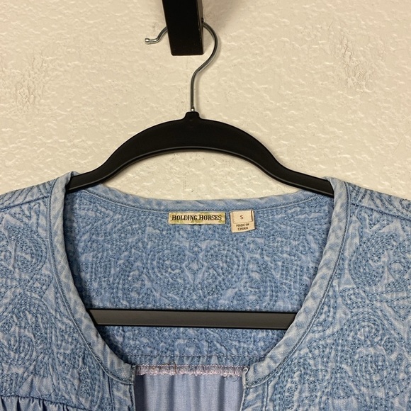 Holding horses, feather embroidered lyocell chambray dress - Picture 5 of 8